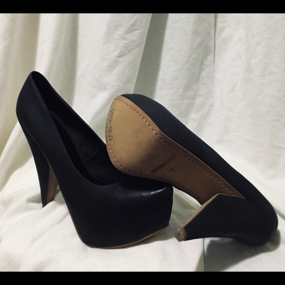 SOL! SOLD! STYLISH HEEELS! OFFERS ARE WELCOME!!!! - Picture 3 of 3